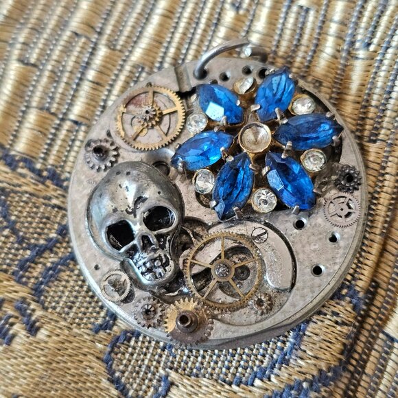 Custom made watch gut pendant - Picture 2 of 6